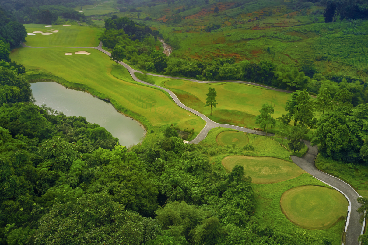 EAST VALLEY COURSE. HOLE 8